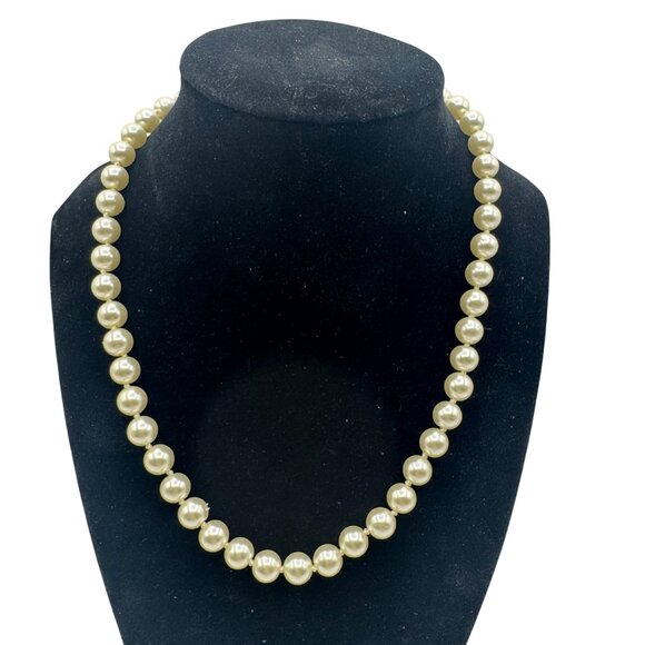 Vintage Faux Pearl Necklace Gold Tone Clasp Beaded Strand - Picture 2 of 4